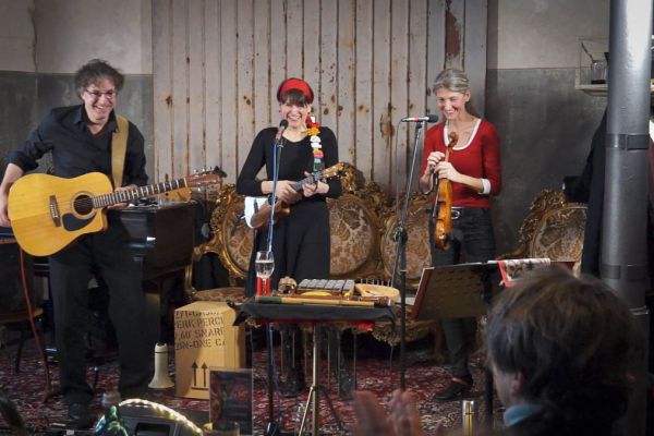 Musique in Aspik im N8stallung Livingroom